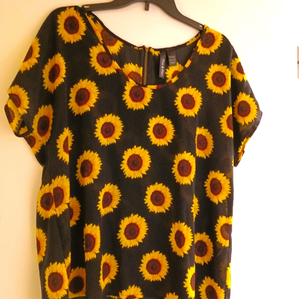 Fun & Flirt sunflower top